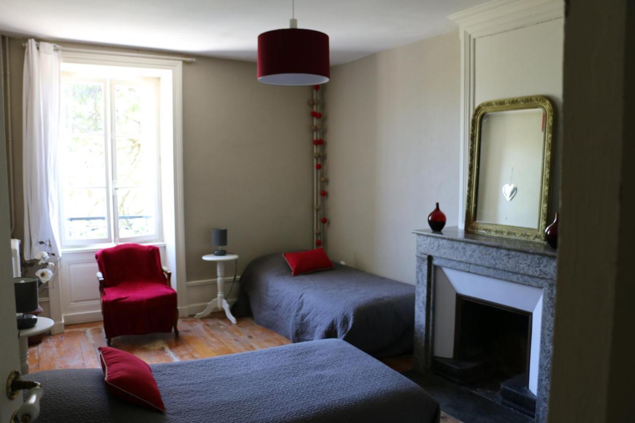 Chambres Et Table L' Echappee Bouvesse-Quirieu Exterior photo